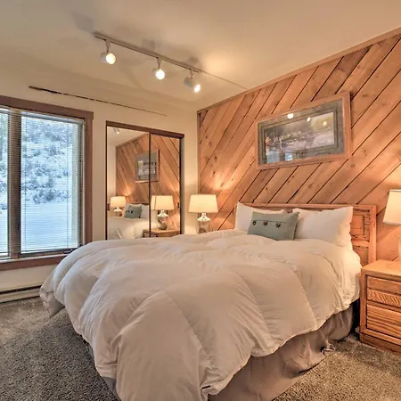 The Mammoth Lodge By Hiking, Lakes, Skiing And More!